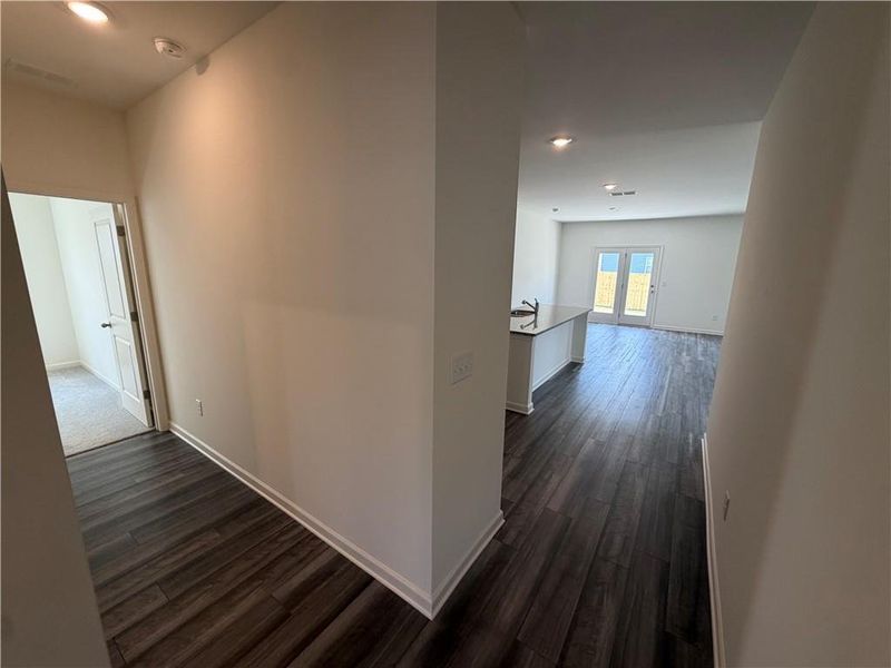 Spacious, unfurnished interior of a new home in Mt. Tabor Ridge, Dallas (Image 20).