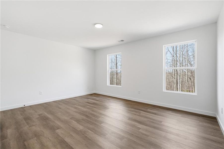Spacious, unfurnished interior of a new home in , Jasper (Image 41).