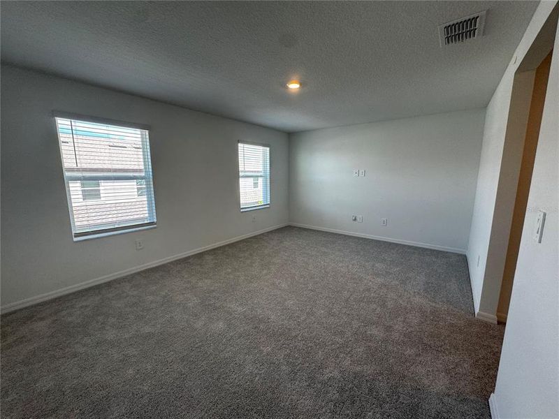 Spacious, unfurnished interior of a new home in , San Antonio (Image 23).