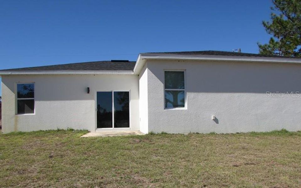 Exterior details and patio area of a home in , Ocklawaha (Image 3).