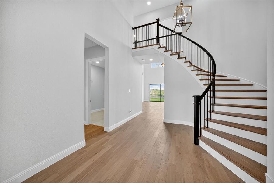 Spacious, unfurnished interior of a new home in Walsh Ranch, Fort Worth (Image 12).