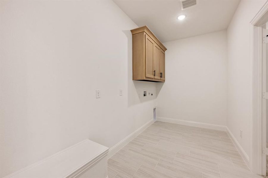 Spacious, unfurnished interior of a new home in Painted Tree Woodland District 50, McKinney (Image 14). Spacious, unfurnished interior of a new home in Painted Tree Woodland District 50, McKinney (Image 14).