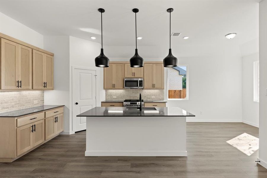 11. 2411 Daisy - Kitchen