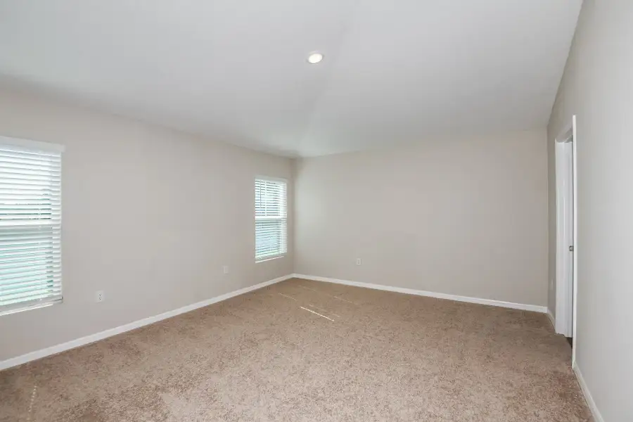 Spacious, unfurnished interior of a new home in Pasadena Woods, Dade City (Image 12). Spacious, unfurnished interior of a new home in Pasadena Woods, Dade City (Image 12).
