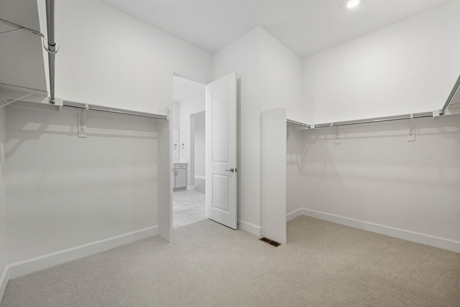 Spacious, unfurnished interior of a new home in Trailstone Destination Collection, Arvada (Image 18).