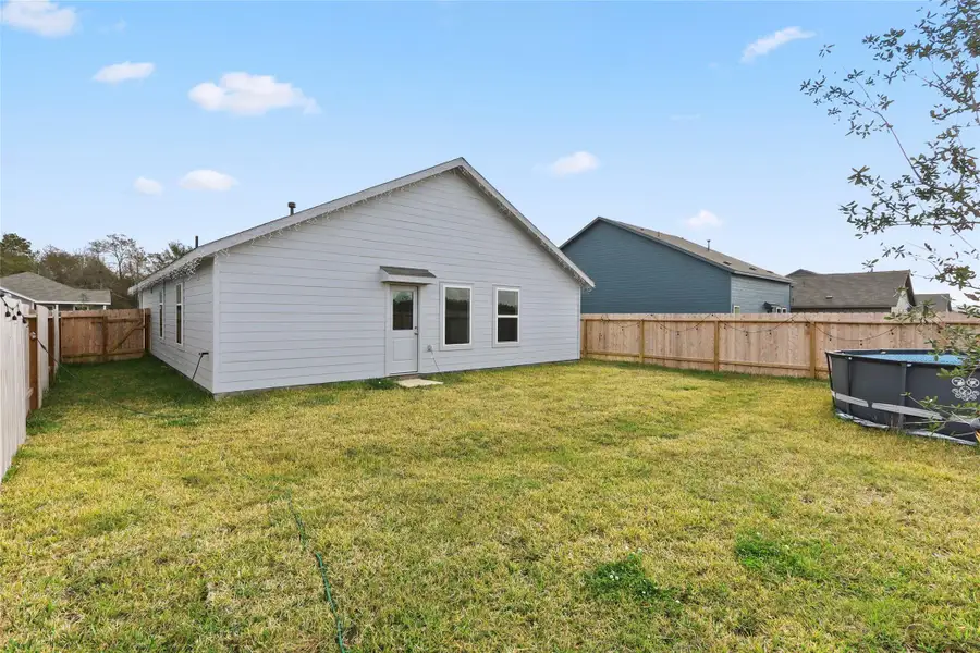 Exterior details and patio area of a home in Pinewood Trails, Cleveland (Image 3).