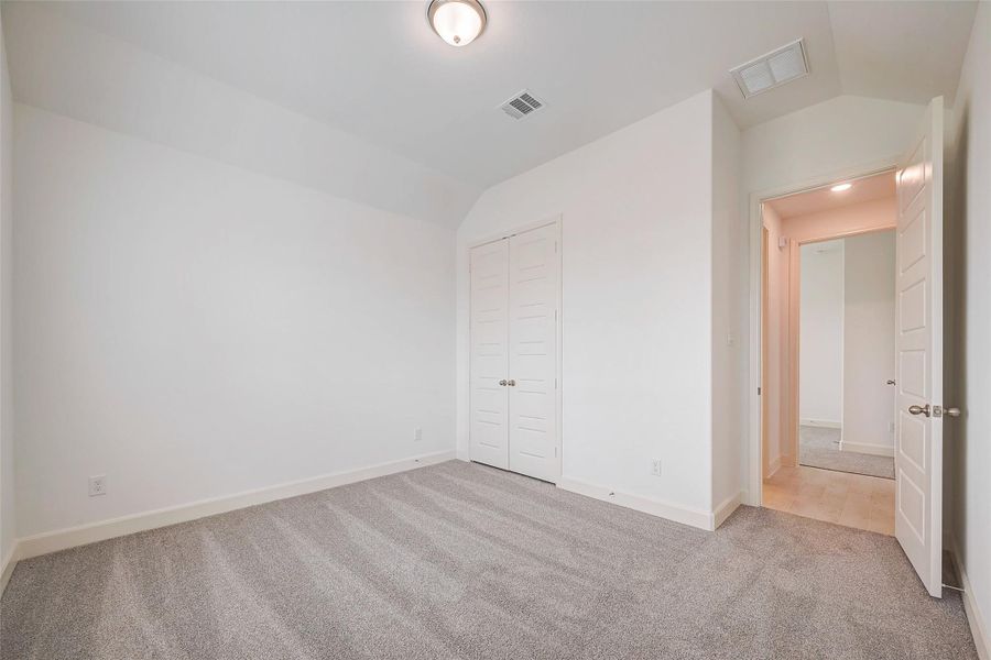 Spacious, unfurnished interior of a new home in Lago Mar, Texas City (Image 34).