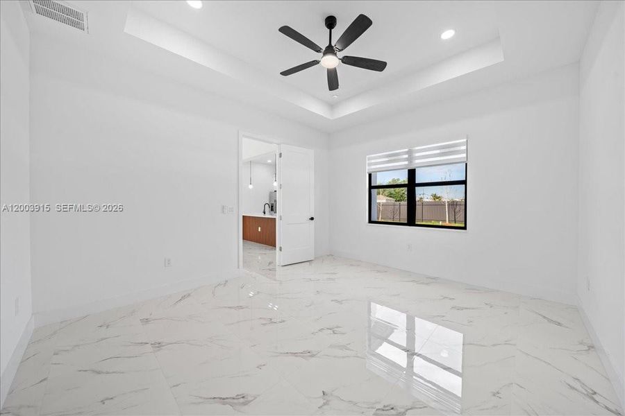 Spacious, unfurnished interior of a new home in , Cape Coral (Image 18).