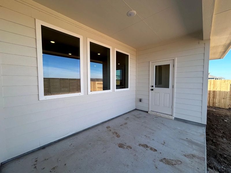 Exterior details and patio area of a home in Willow Springs, Buda (Image 14).