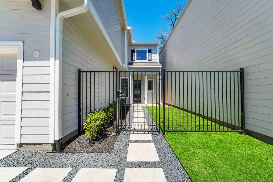 Representative exterior details of a home built from the Warwick by Sandcastle Homes in Sunset Heights, Houston (Image 2). Representative exterior details of a home built from the Warwick by Sandcastle Homes in Sunset Heights, Houston (Image 2).