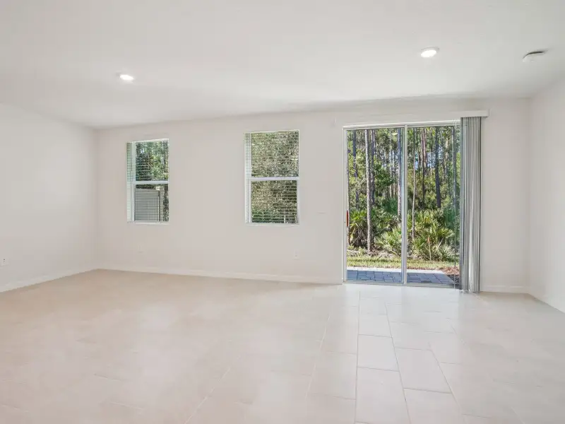 Spacious, unfurnished interior of a new home in The Meadow at Crossprairie Townes, St. Cloud (Image 9).