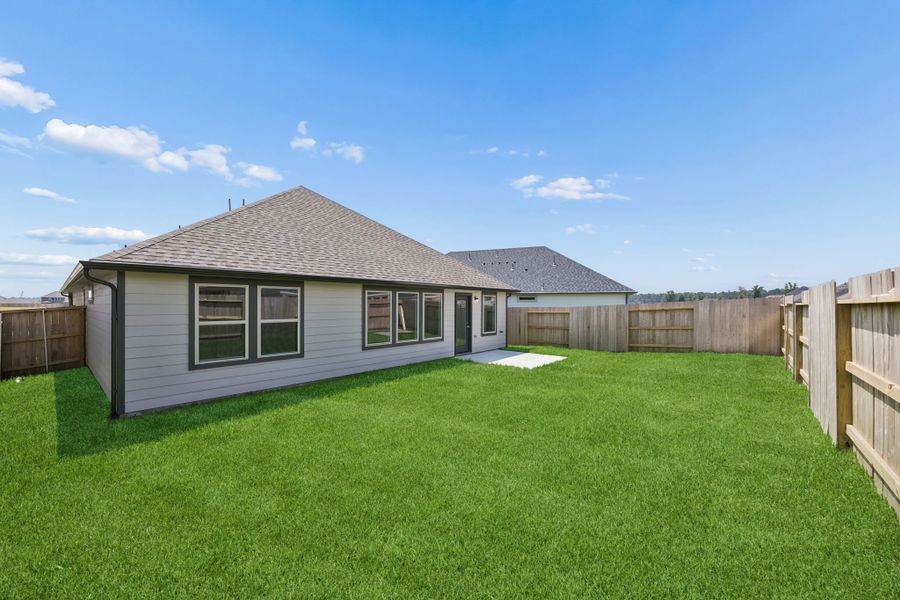 Exterior details and patio area of a home in Riviera Pines, Huffman (Image 3).