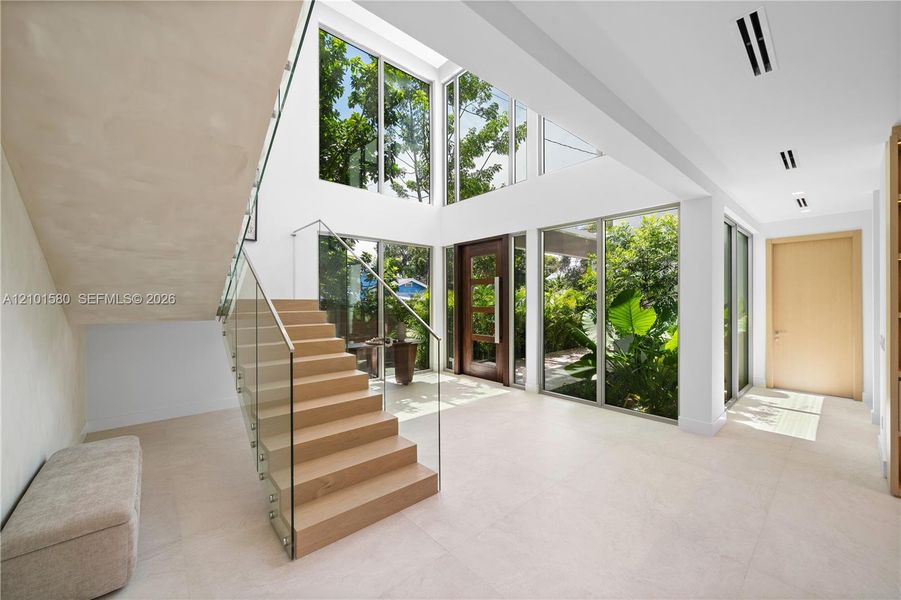 Exterior details and patio area of a home in , Miami (Image 26).