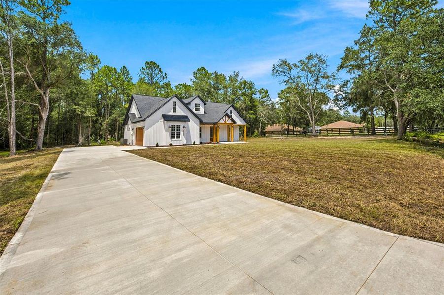 Front exterior of a new home in , Ocala, FL, highlighting curb appeal (Image 25). Front exterior of a new home in , Ocala, FL, highlighting curb appeal (Image 25).