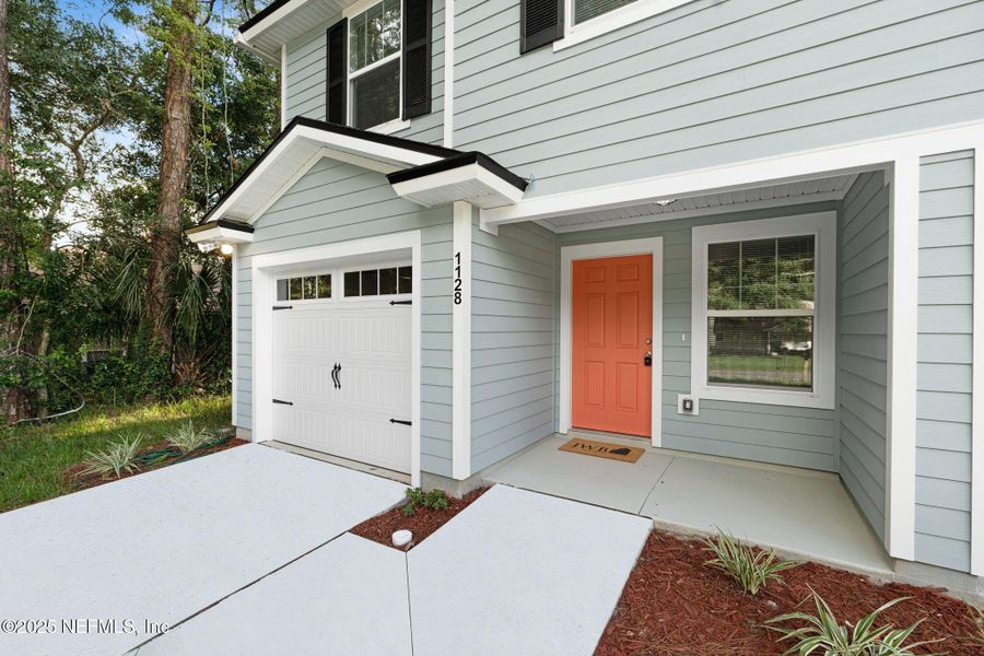 Exterior details and patio area of a home in , Jacksonville (Image 3).