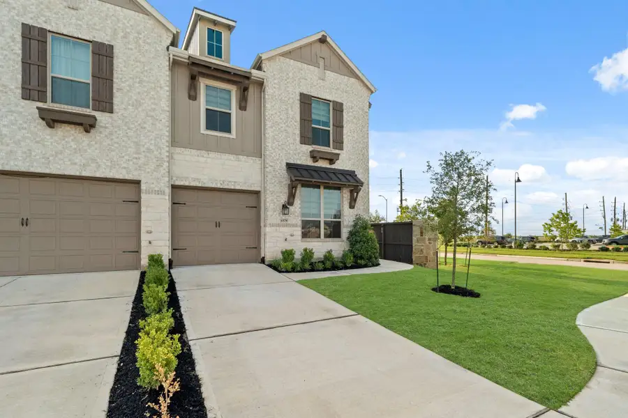 Exterior details and patio area of a home in , Fulshear (Image 3).