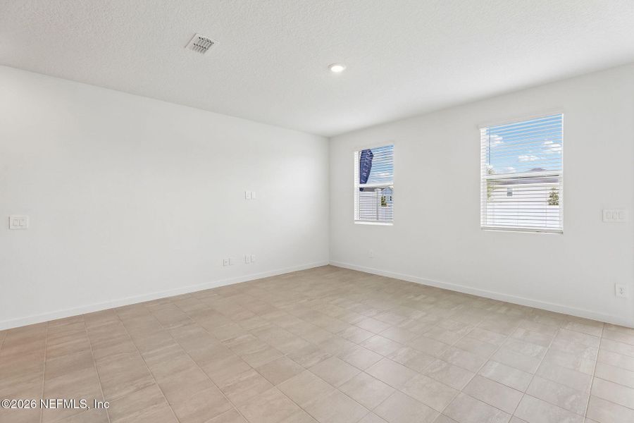 Spacious, unfurnished interior of a new home in , Middleburg (Image 21).
