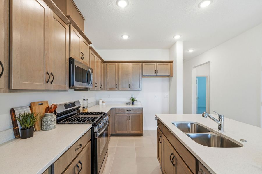 Representative furnished interior of a home built from the Haven by Risewell Homes in Cypress Bluff, Groveland (Image 9).