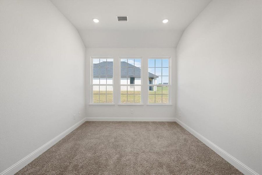 Spacious, unfurnished interior of a new home in , Corsicana (Image 25).