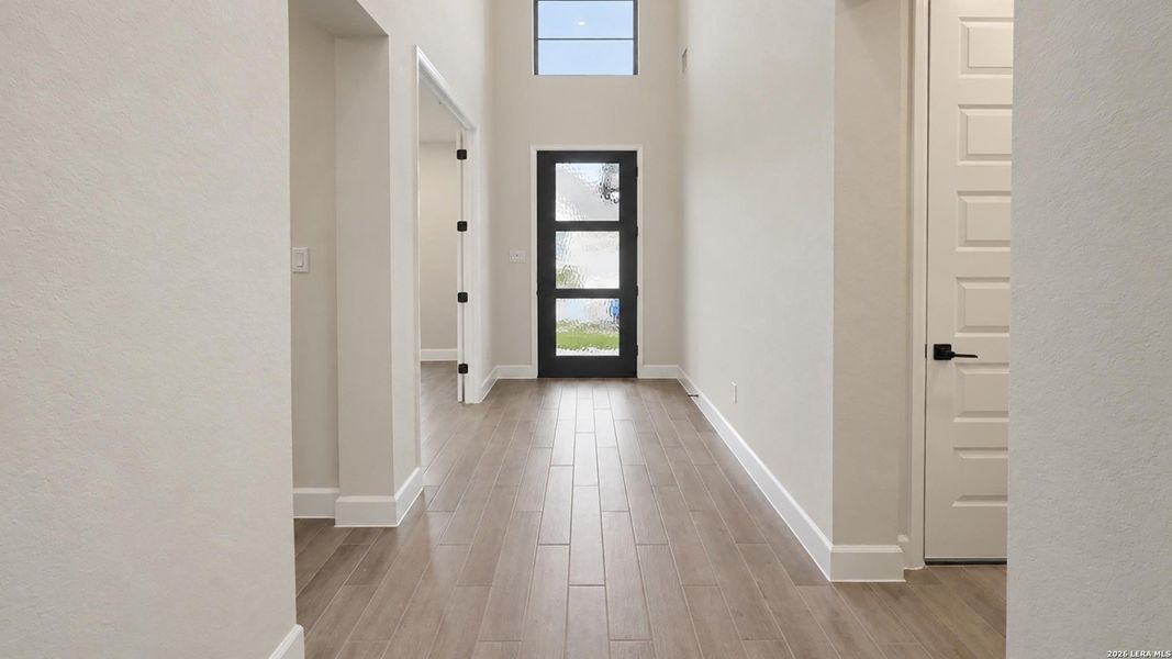 Spacious, unfurnished interior of a new home in Mayfair, New Braunfels (Image 18).