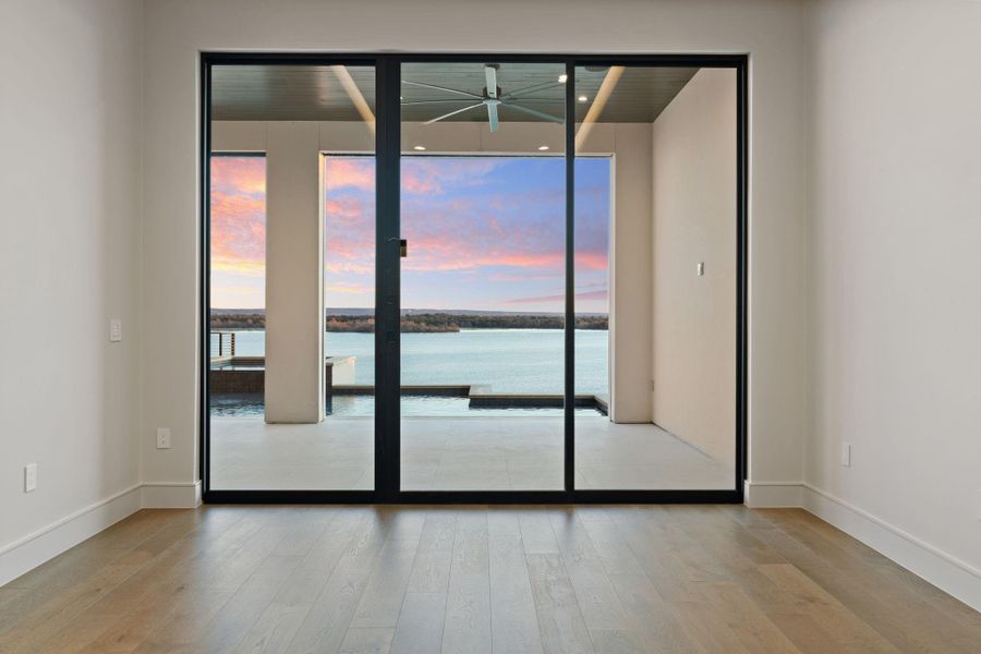 Spacious, unfurnished interior of a new home in , Horseshoe Bay (Image 20).