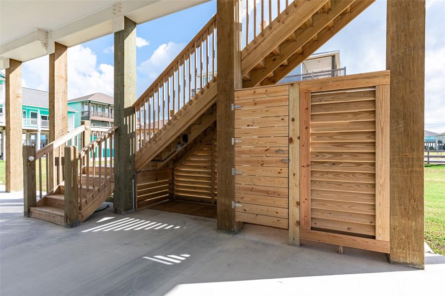 Exterior details and patio area of a home in , Bolivar Peninsula (Image 3).