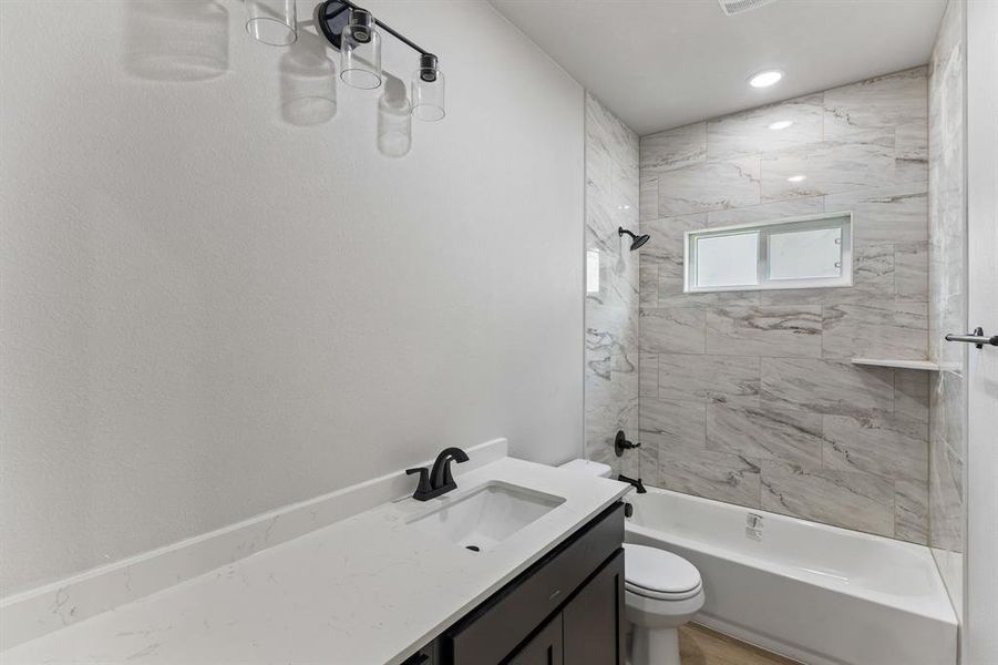 Furnished interior view inside a new home in , Killeen (Image 11).
