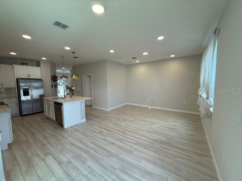 Spacious, unfurnished interior of a new home in , Winter Garden (Image 26).