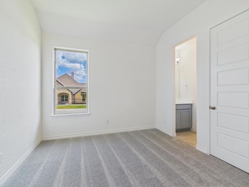 Spacious, unfurnished interior of a new home in Potranco Oaks, Castroville (Image 22).