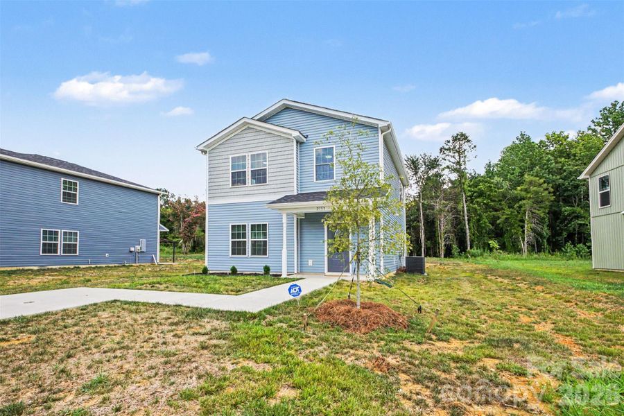 Exterior details and patio area of a home in , Charlotte (Image 3).