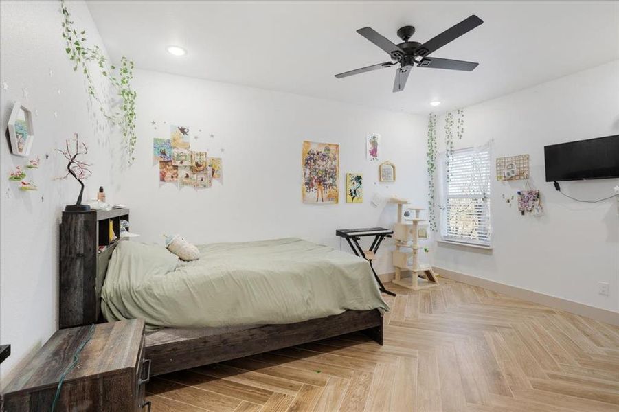 Furnished interior view inside a new home in , Van Alstyne (Image 10).