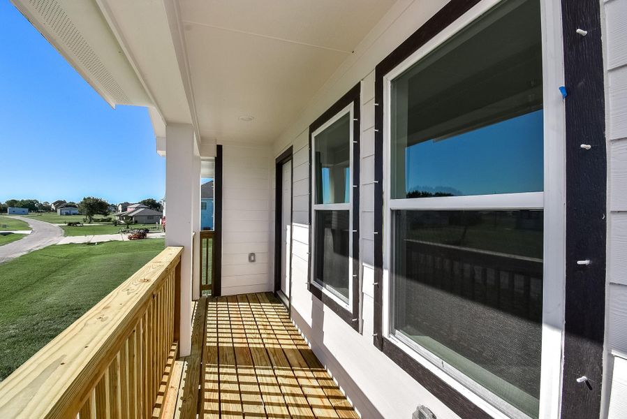 Exterior details and patio area of a home in , Palacios (Image 18).