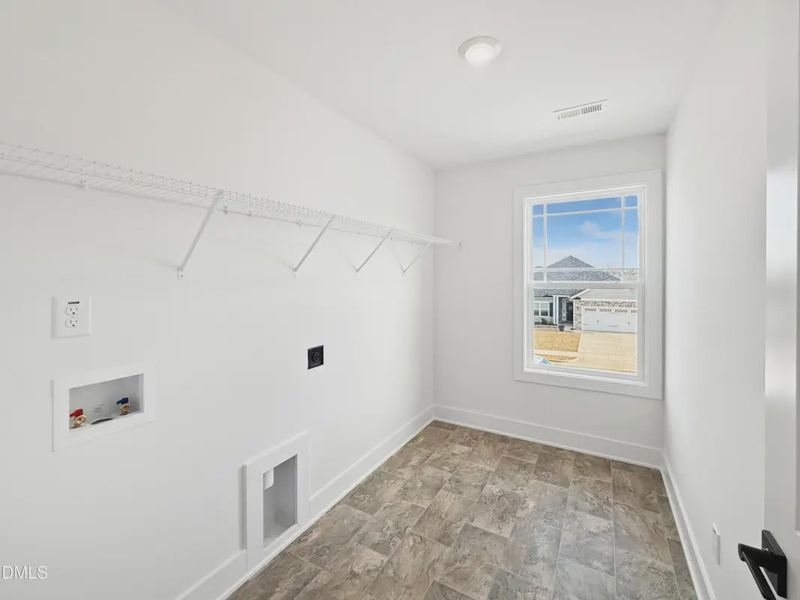 Spacious, unfurnished interior of a new home in Charlotte's Ridge, Middlesex (Image 28).