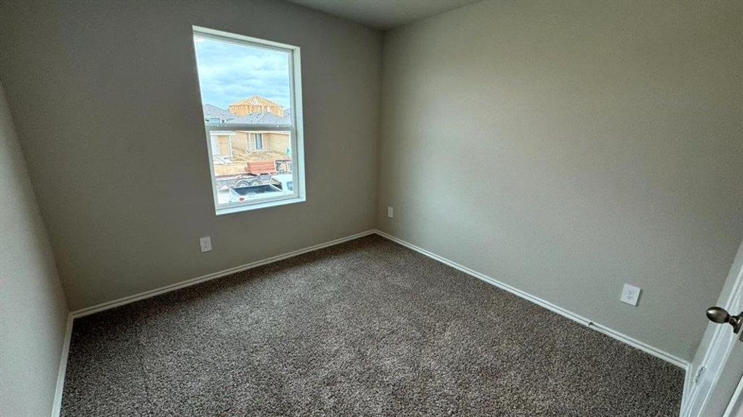 Spacious, unfurnished interior of a new home in Hickory Grove, Krum (Image 11).