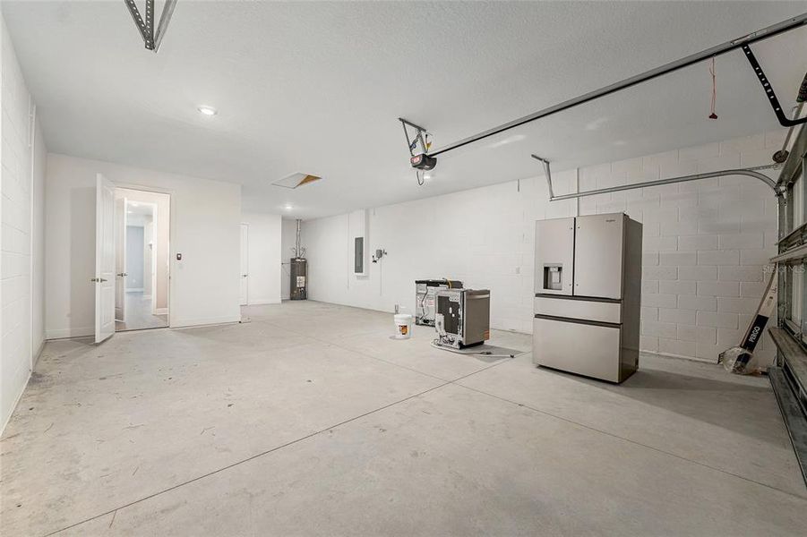 Spacious, unfurnished interior of a new home in , Ocala (Image 39).
