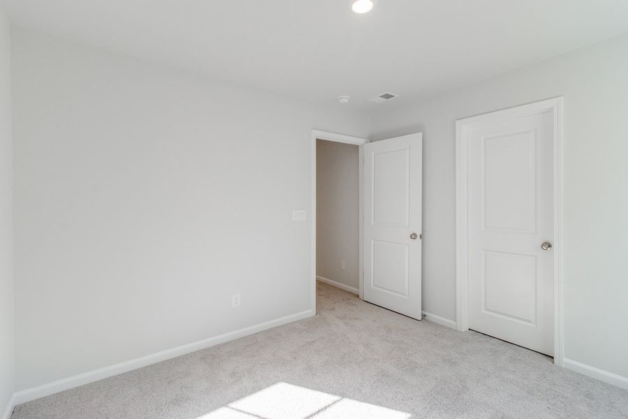 Spacious, unfurnished interior of a new home in Bluefield, Lexington (Image 34).