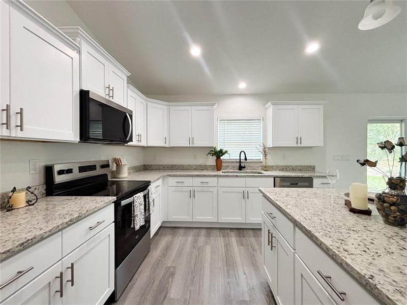 Furnished interior view inside a new home in , Dunnellon (Image 15).