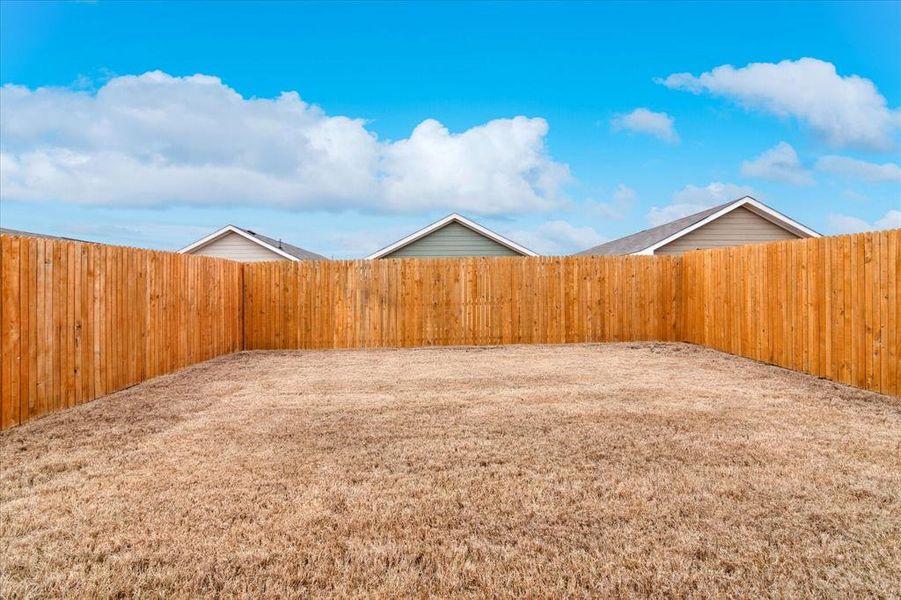 Large Fenced Yard