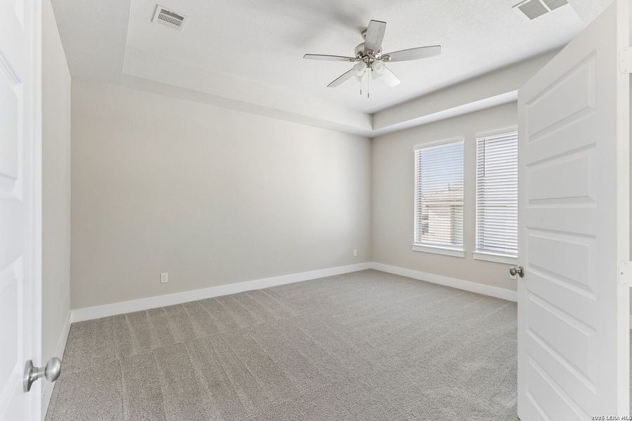 Spacious, unfurnished interior of a new home in 6 Creeks, Kyle (Image 17).