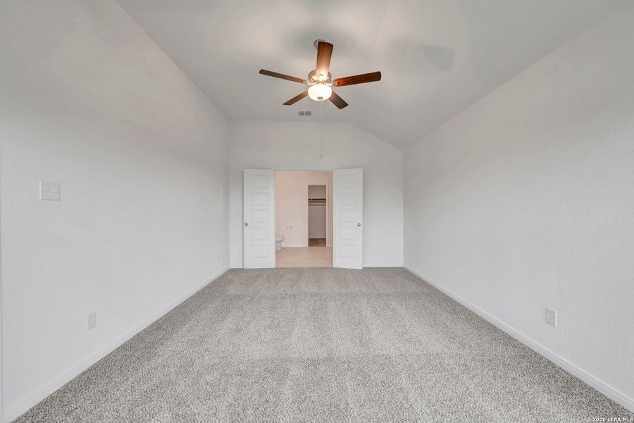 Spacious, unfurnished interior of a new home in Greenspoint Heights, Seguin (Image 24).