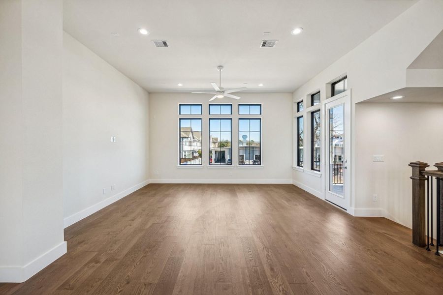 Spacious, unfurnished interior of a new home in Spring Valley Creek, Houston (Image 38).
