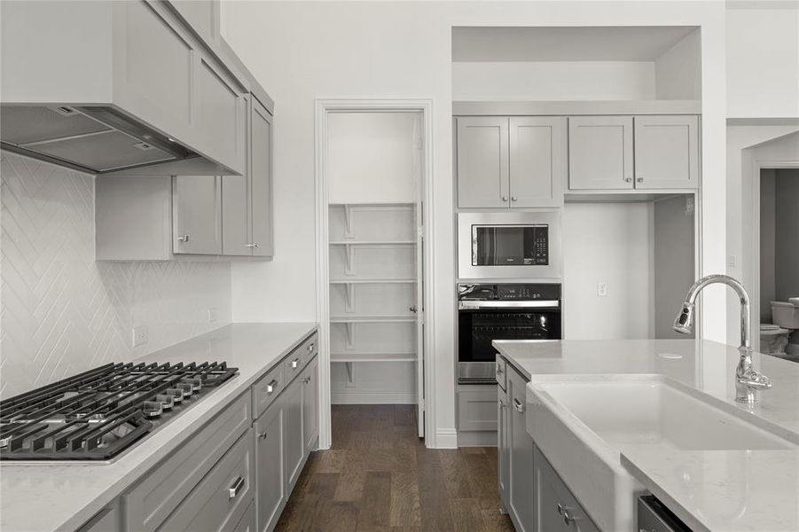 12. 332 Bay Laurel - Kitchen (2)