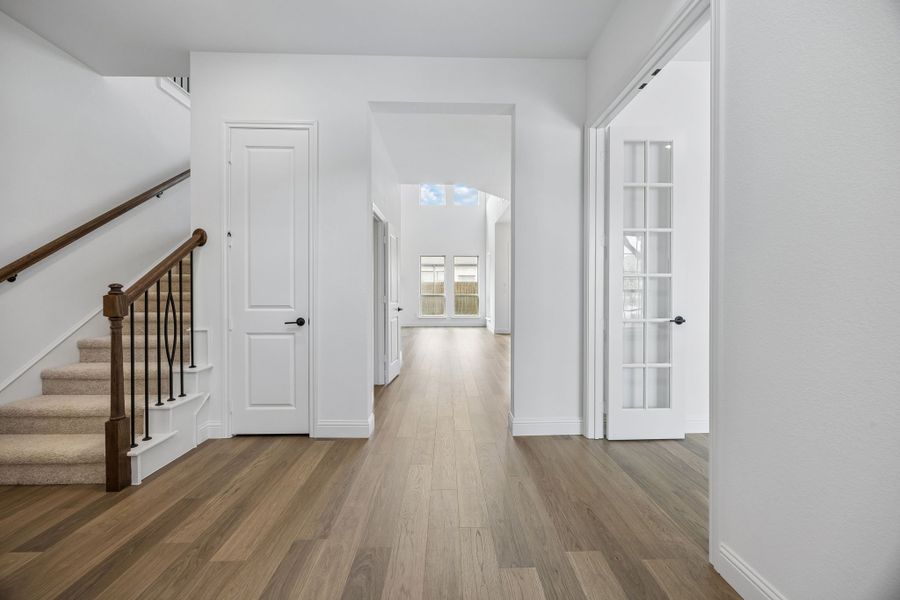 Spacious, unfurnished interior of a new home in Country Lakes, Denton (Image 18).