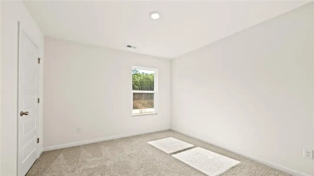 Spacious, unfurnished interior of a new home in Poplar Preserve, Newnan (Image 16).