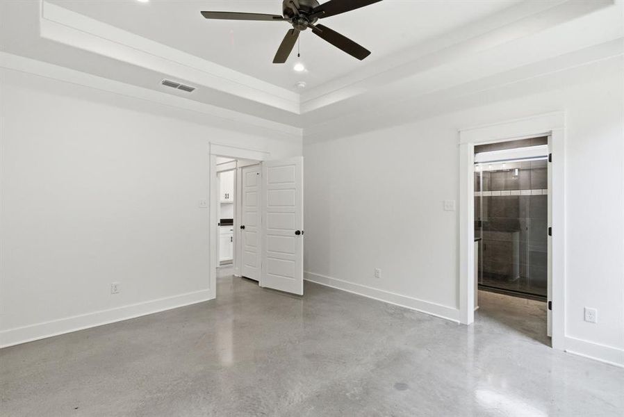 Spacious, unfurnished interior of a new home in , Weatherford (Image 24).