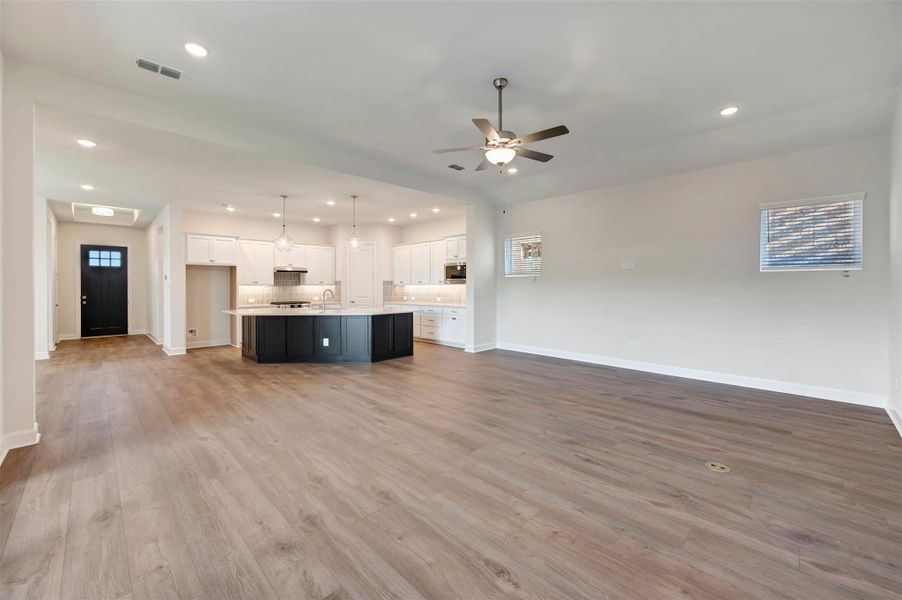Spacious, unfurnished interior of a new home in Riceland - Enclave Row Collection, Mont Belvieu (Image 18).