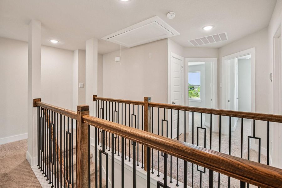 Spacious, unfurnished interior of a new home in Alicante, Houston (Image 20).