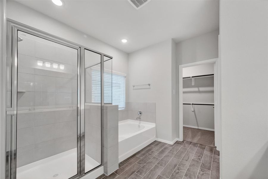 Furnished interior view inside a new home in Rollingbrook Estates, Baytown (Image 10).