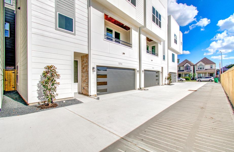 Exterior details and patio area of a home in , Houston (Image 27).