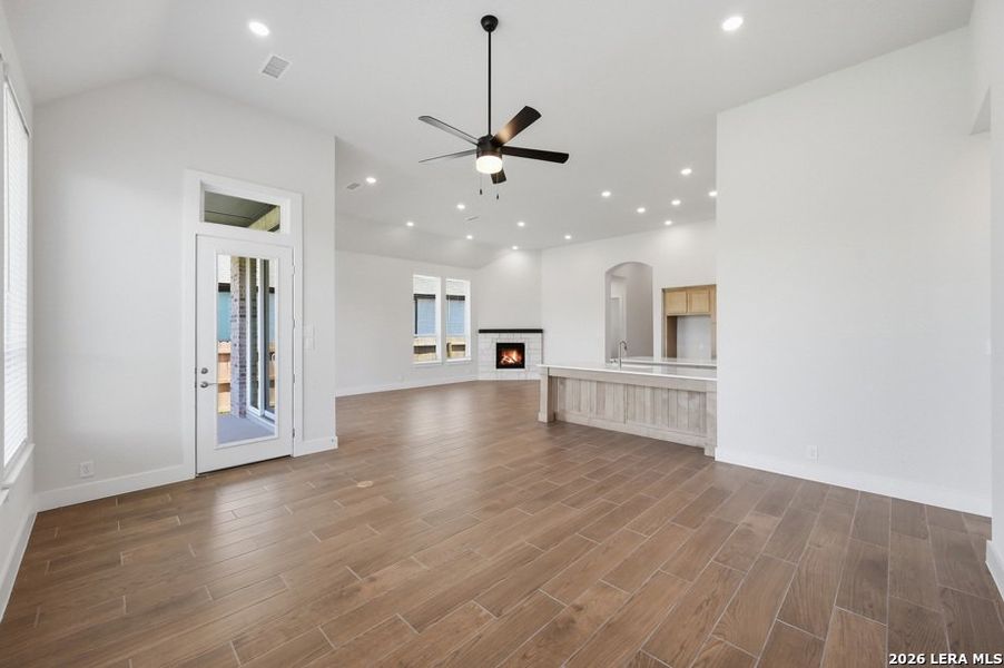Spacious, unfurnished interior of a new home in Briggs Ranch, San Antonio (Image 18).